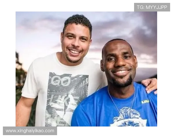 勒布朗与足球明星的跨界友谊与竞技精神的精彩碰撞 勒布朗与足球明星的跨界友谊与竞技精神的精彩碰撞