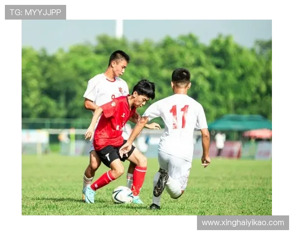 初恋成真与足球明星携手共度人生的甜蜜旅程 初恋成真与足球明星携手共度人生的甜蜜旅程