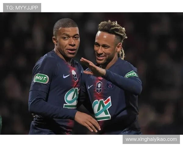 耐克签约的足球明星阵容揭秘及其影响力分析