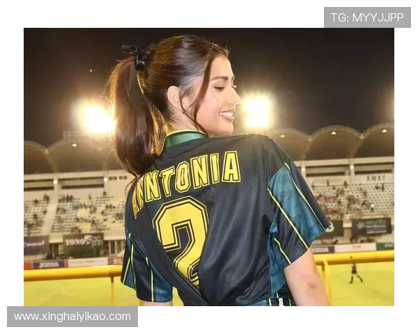 国外足球明星与足球宝贝的浪漫故事与精彩瞬间揭秘